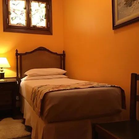 Los Nobles Hostal de Bosque-2
